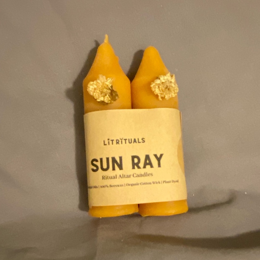 'Sun Ray' Beeswax Altar Candle - Small Size